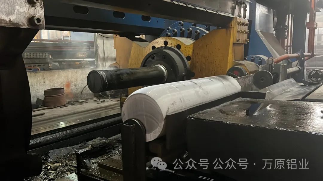 铝材挤压.jpg 铝材挤压.jpg