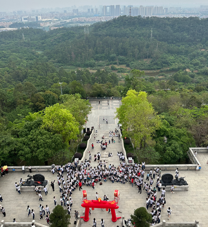 万原铝原素展旗楼团建活动333.png